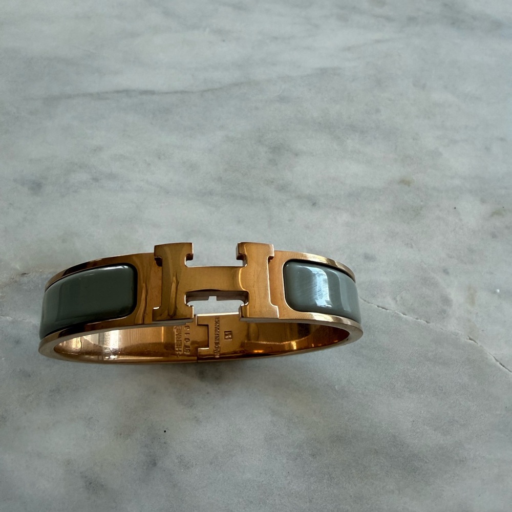 Hermès Clic Clac H PM Grey Enamel Rose Gold Hardware Bracelet Authentic Like New - Picture 4 of 9